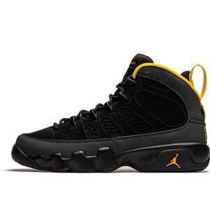 Jordan boy’s 4.5  Black and Yellow Sneakers New
